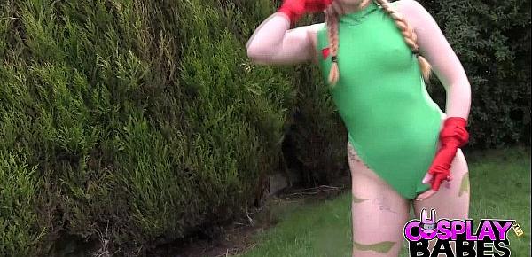  COSPLAY BABES Street Fighter Babe Solo Masturbation